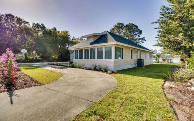 Lakefront Tavares Cabin w/ Deck, Patio & Dock!