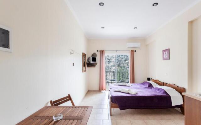 Raxes Kastanies Despina Studios # 4