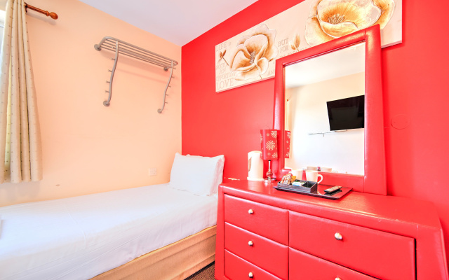 GO2 Gloucester Hotel by OYO