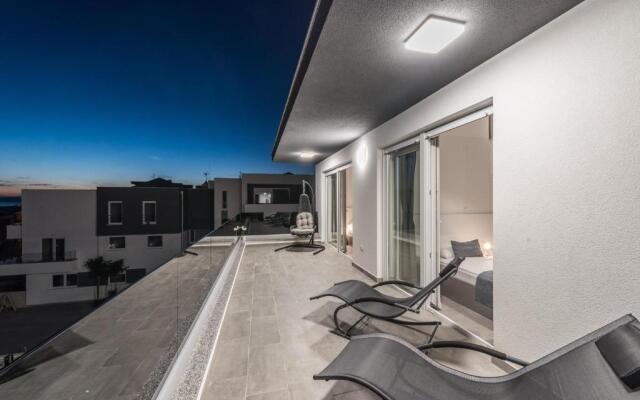 Villa Magnifica Penthouse with Jacuzzi