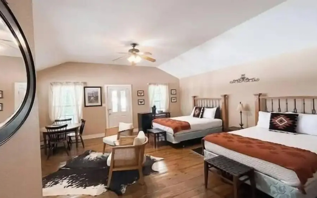 The Salado Inn Kolb Suite