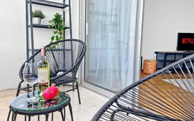 1BR Seaview Apt close to the beach - Top location