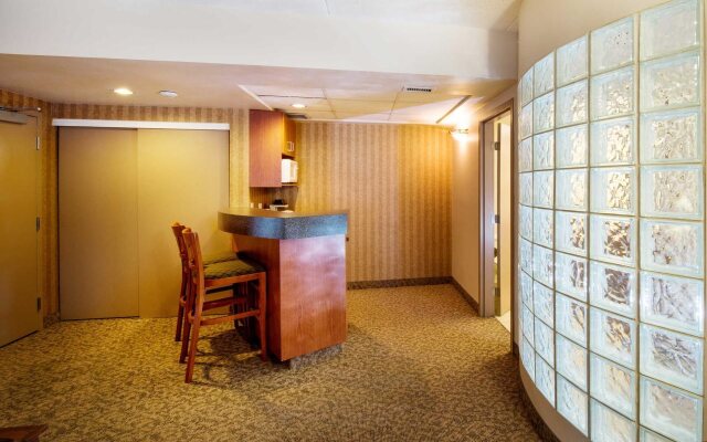 Clarion Hotel & Suites