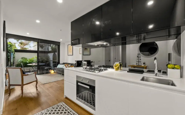 StayCentral - Hawthorn East - Study, 2 Car spaces
