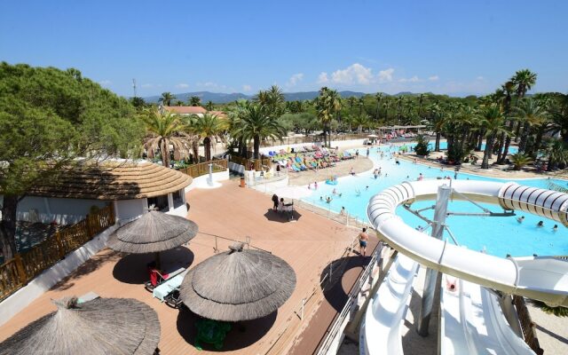 Well-Kept Bungalow with Combi-Microwave, Beach at 5 Km