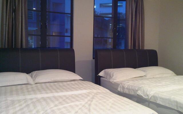 33 Star Hotel by The Sqwhere