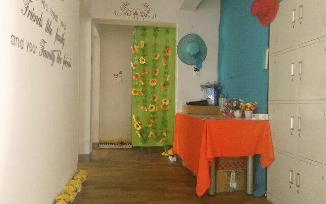 SevenColor Space Hostel