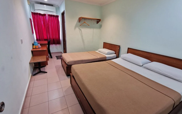 OYO 89817 Hotel Sura