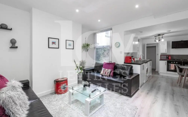 Lush Apartment 5 Bedroom House - WBR