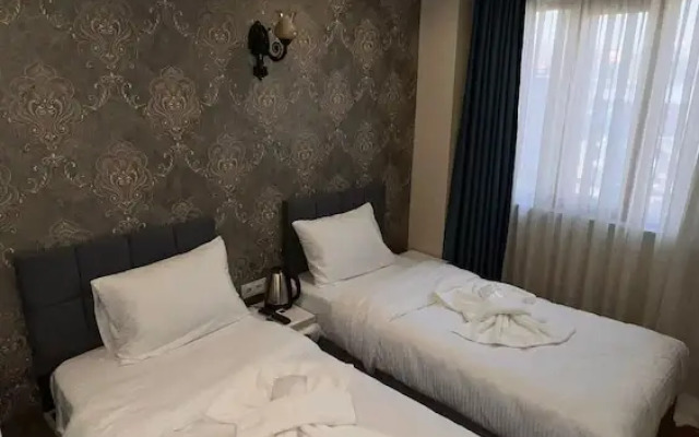 By Historyal Hotel Due