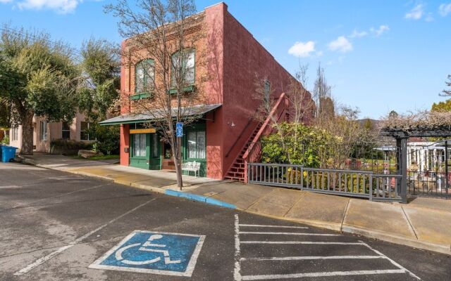 The Peerless Hotel by WanderLodges