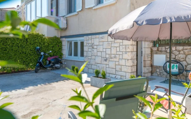 Brand New Studio With Terrace & Parking