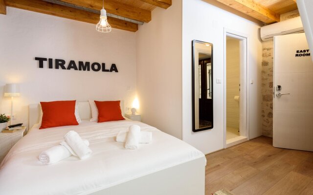 Apartments & Rooms Tiramola