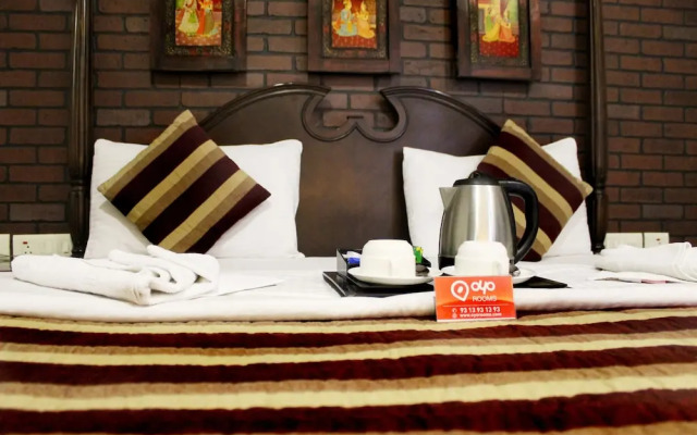 OYO 557 Hotel Lavish Inn