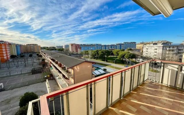 Luminous Flat With a big Terrace