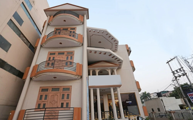 OYO 19184 Hotel Dolphin