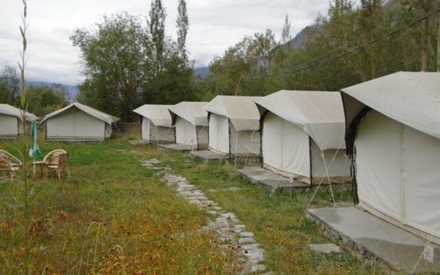 TIH Desert Oasis Camp - Hunder