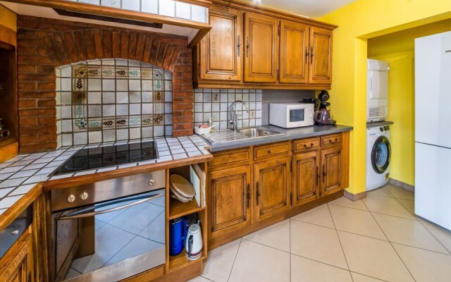 Modern Cottage in Rochefort with Private Garden