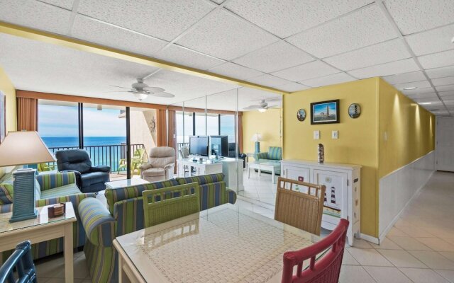 Pelican Walk 904