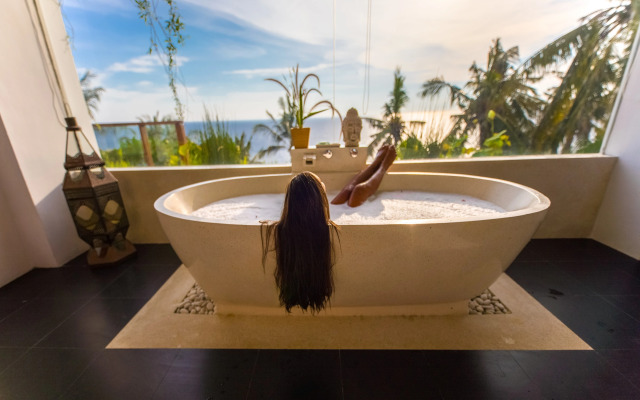Malimbu Cliff Villa