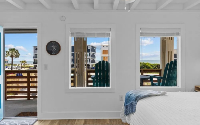 The Beach House Motel & Suites