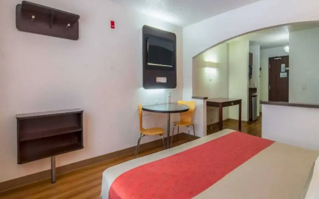 Motel 6 Dallas, TX - North - Richardson