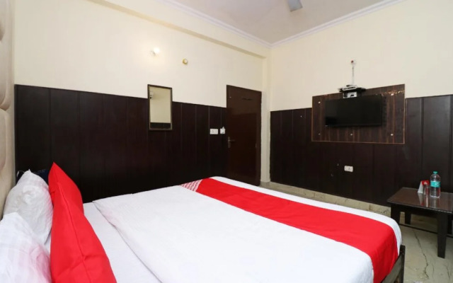 OYO 6706 Hotel New Sunder Residency