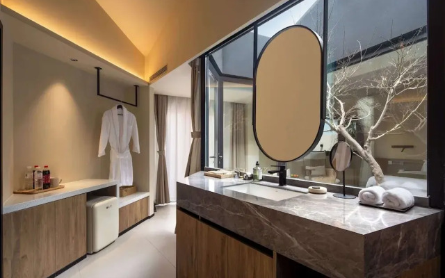 Moya Hotel - Qingdao Laoshan Scenic Area