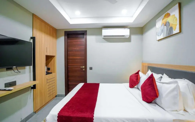 Saltstayz Select - Golf Course Road & Sector 57