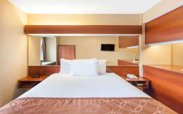 Microtel Inn & Suites by Wyndham Rogers