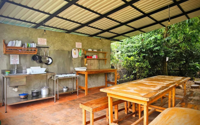Don Jons Lodge -Surf & Yoga