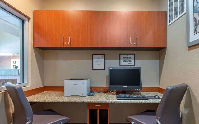 Comfort Suites Southfield/Detroit