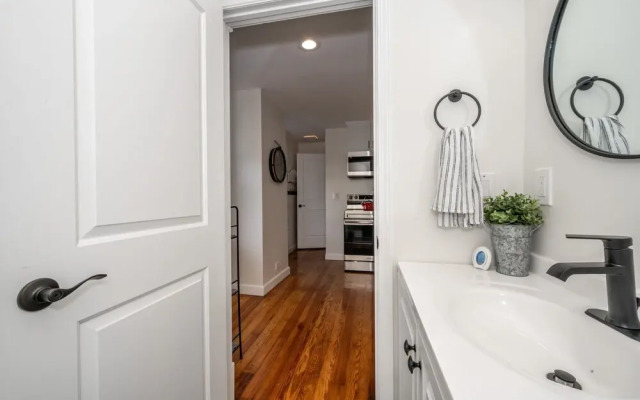 Historic Ludlow Apt B