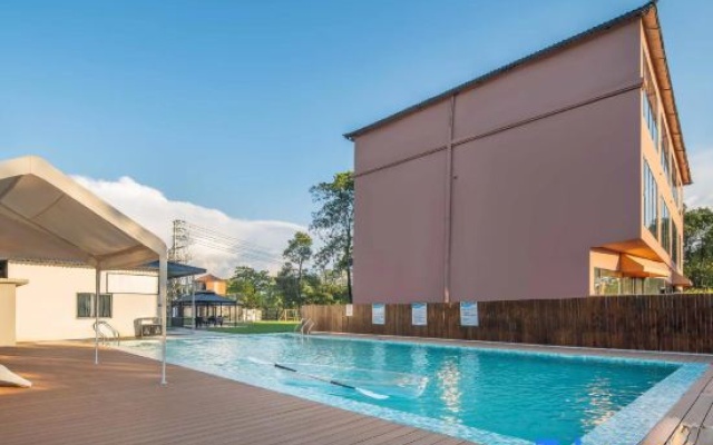 Longmen Nankunshan Night Flame · Fireworks World Lodging – Pool – Huizhou