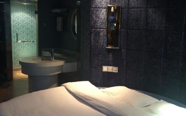Ningbo Qingcheng Fashion Hotel