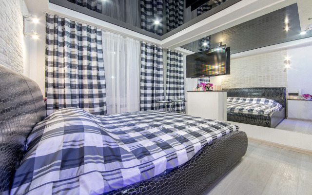 Alex Hotel on Rybatskaya