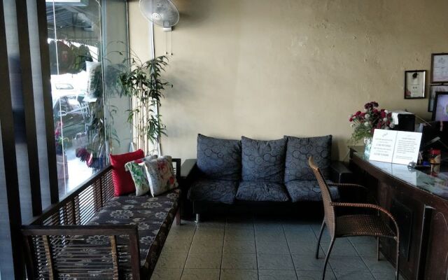 OYO 904 Avee Budget Inn