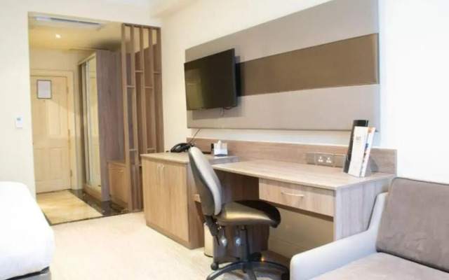 The Tong Park Hotel