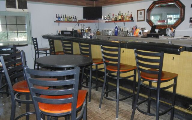 Black Station Inn