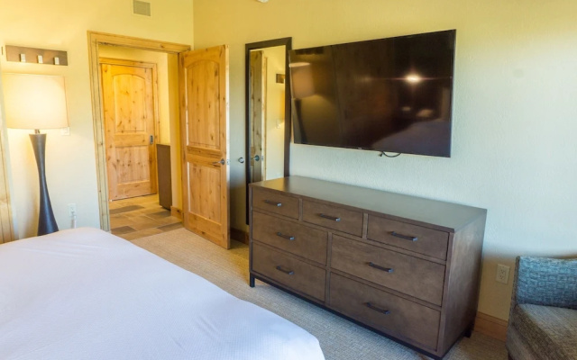 Exquisite Condo, Great for Families, Ski in/out by RedAwning - Save 20% on 7+ Nights!