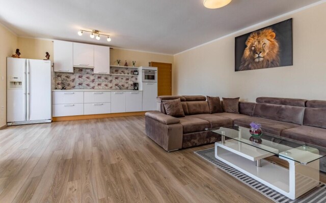 Awesome Home in Liznjan With Wifi and 2 Bedrooms