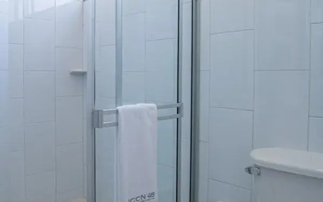 ICON 48 Luxury Apartasuites