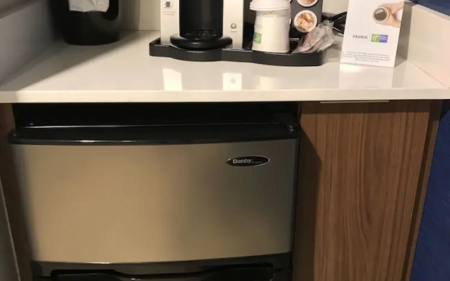 Holiday Inn Express & Suites Miami Airport East, an IHG Hotel