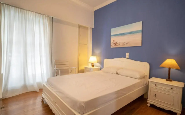 Larissa Station metro st. 2 bedrooms 3 pers. flat