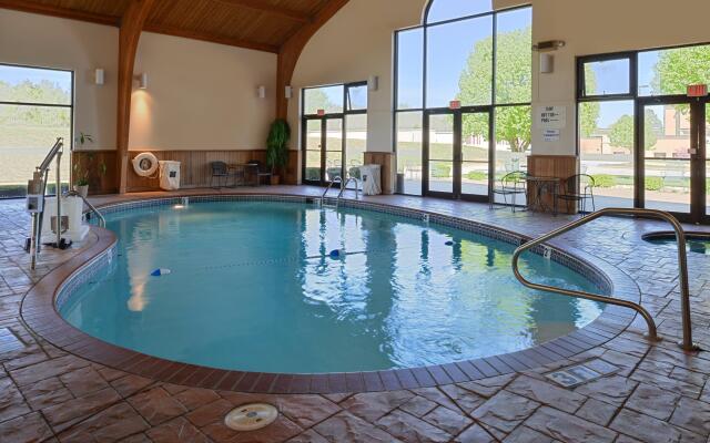 Holiday Inn Express Hotel & Suites Harrison by IHG