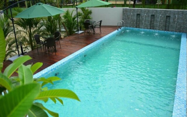 Platinum River View Hotel