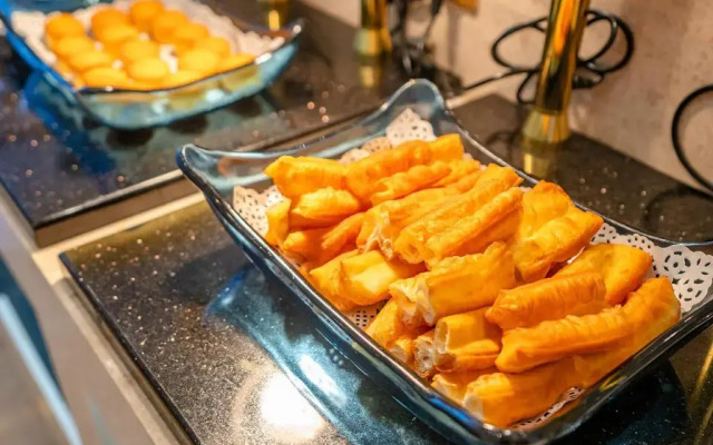 Vienna International Hotel Qishi Center Branch in Dongguan, Guangdong.