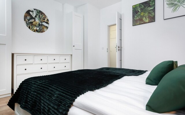 Rzeczypospolitej Apartment by Renters