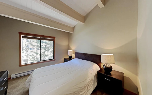 Spacious Snowbird Condo Unit Slopeside In Quiet Canyon Neighborhood
