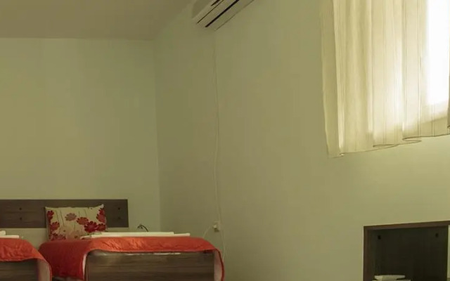 Guest House "Momchil"